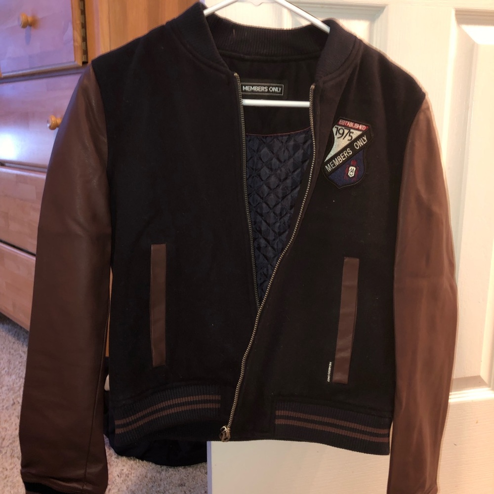 Leather sleeve Members only jacket!!